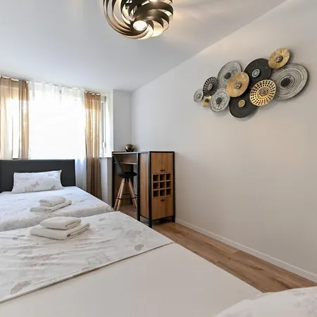 Newly Renovated Luce Apartman *