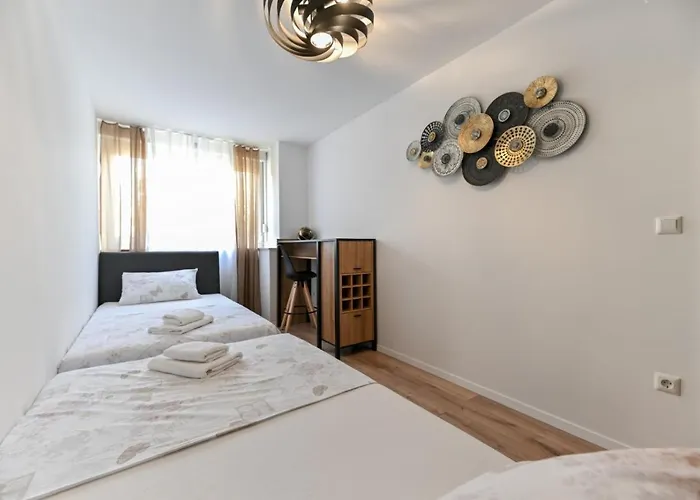 Newly Renovated Luce Apartman *