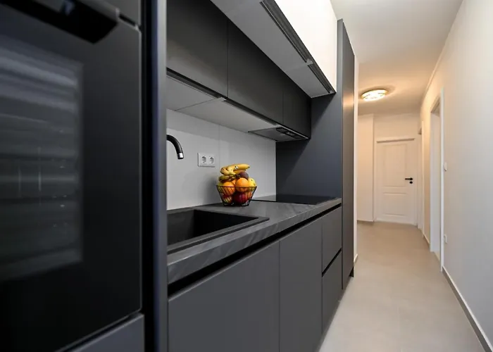 Newly Renovated Luce Zára