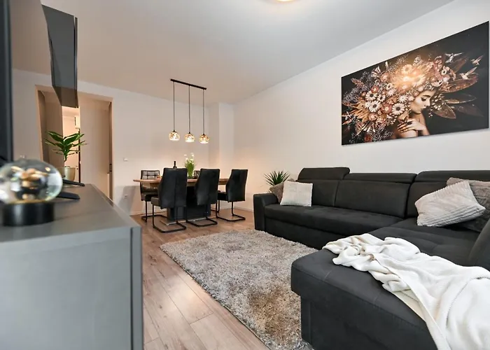 Newly Renovated Luce Apartman *