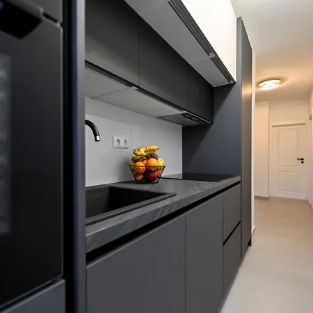 Newly Renovated Luce Задар