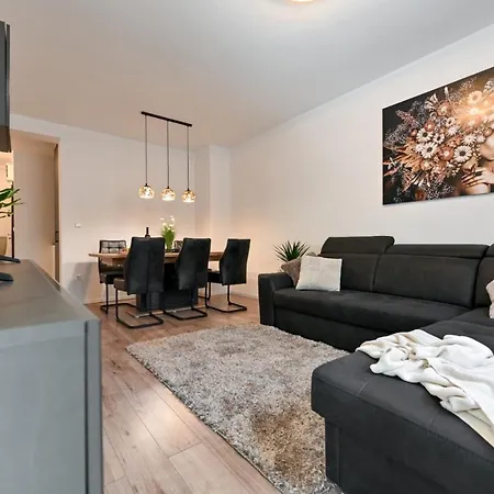 Newly Renovated Luce Apartmán *
