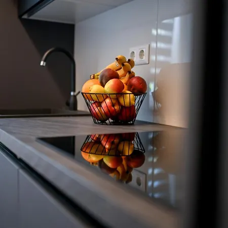 Апартаменти Newly Renovated Luce *