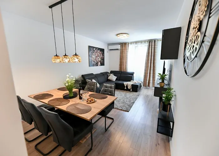 Newly Renovated Luce Apartment *