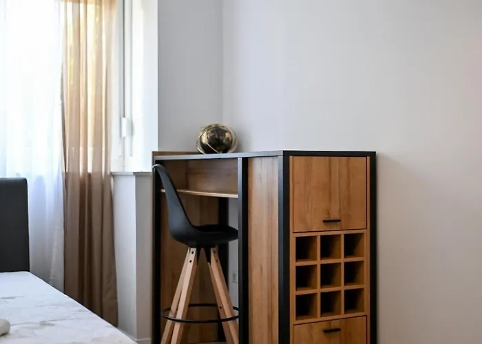 Newly Renovated Luce *